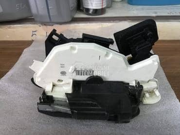 Centralna brava za Škoda Octavia od 2013. do 2018. god.