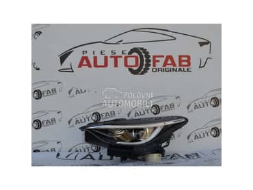 Far levi za Infiniti Q30 od 2016. do 2017. god.