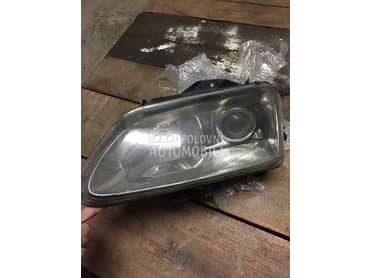 xenon far levi za Renault Laguna od 1995. do 2000. god.