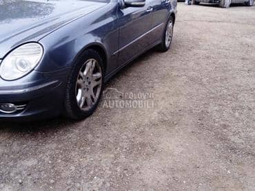 Mercedes Benz E Klasa -  kompletan auto u delovima