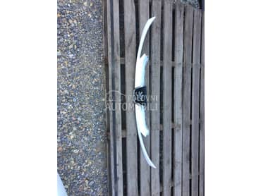 Prednja maska sa znakom za Peugeot 206