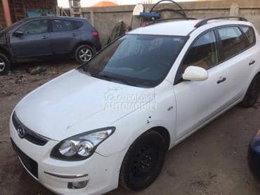 Hyundai i30 2010. god. -  kompletan auto u delovima