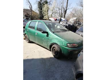 Fiat Punto 2002. god. - kompletan auto u delovima