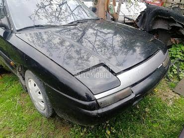 Mazda 323 -  kompletan auto u delovima