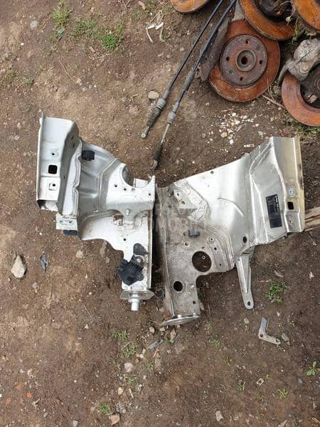 krak sasije Skoda Fabia