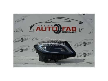 Desni far za Mercedes Benz GLA Klasa od 2013. do 2017. god.