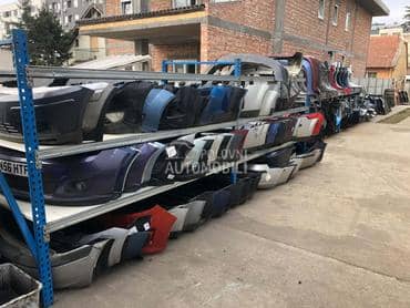 branik zadnji limuzina za Ford Focus od 1998. do 2004. god.