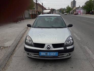 Renault Clio 2002. god. -  kompletan auto u delovima