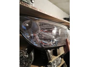 Desni Far ORIGINAL kao Nov za Toyota RAV 4 od 2003. do 2006. god.