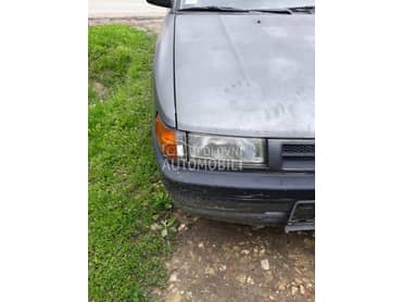 Farovi za Mazda 323 za 1990. god.