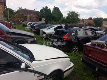 Delovi za Volvo V40 2001. god.