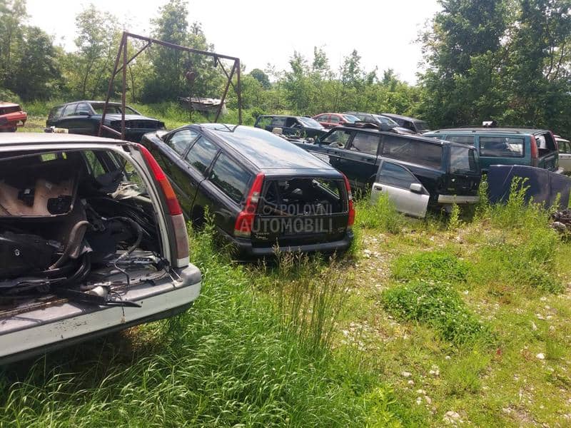 Delovi za Volvo V70 2003. god.