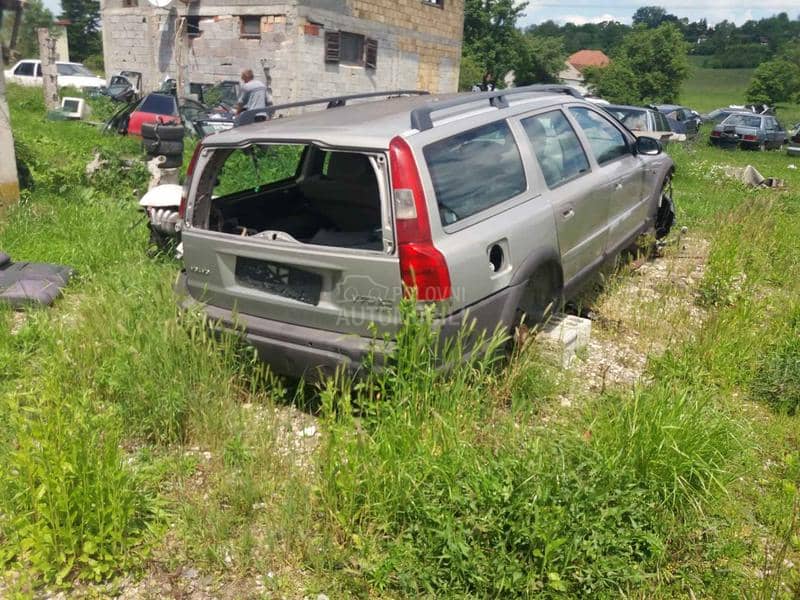 Delovi za Volvo V70 2003. god.