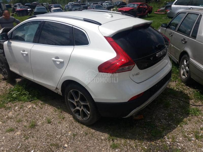 Delovi za Volvo V40 2013. god.