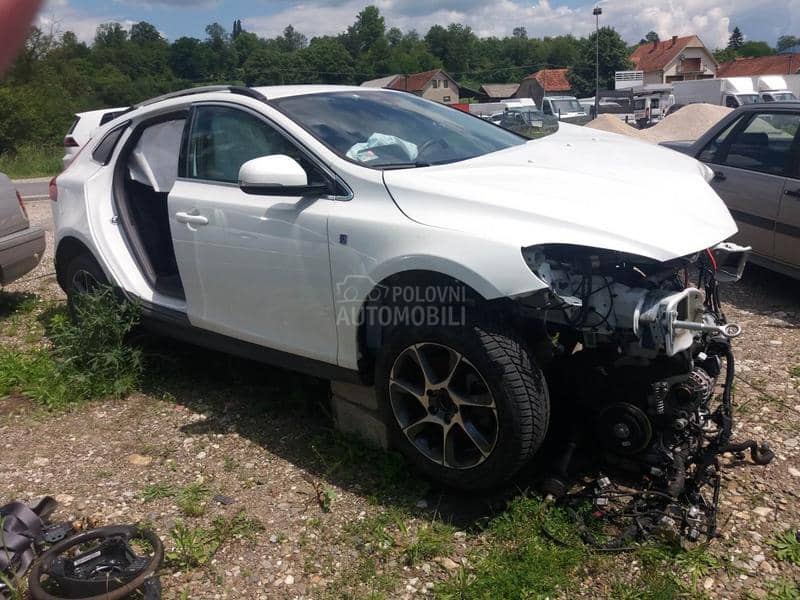 Delovi za Volvo V40 2013. god.