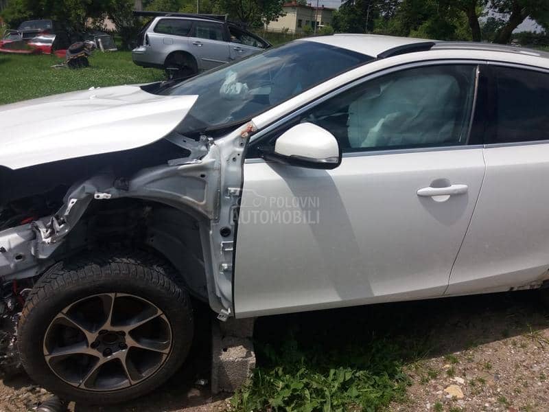 Delovi za Volvo V40 2013. god.