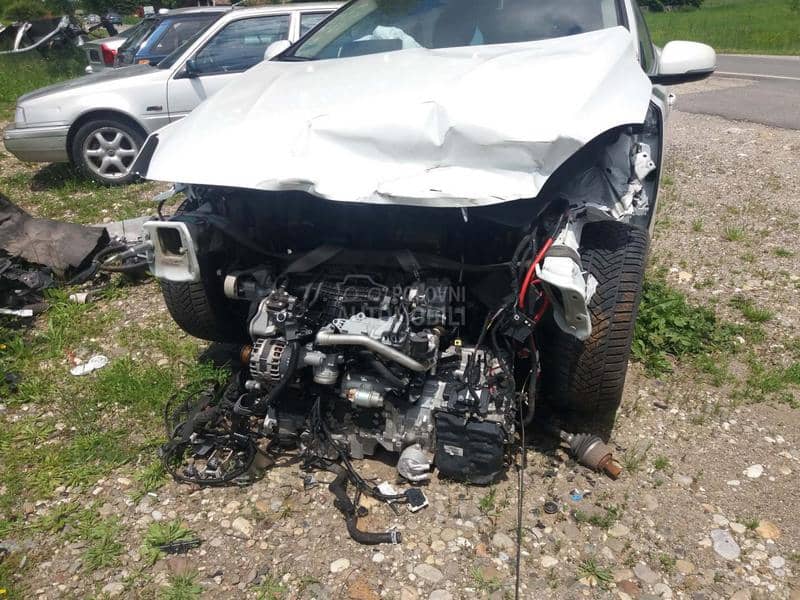 Delovi za Volvo V40 2013. god.