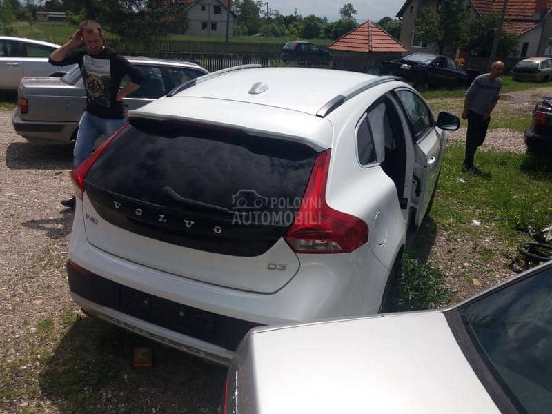 Delovi za Volvo V40 2013. god.