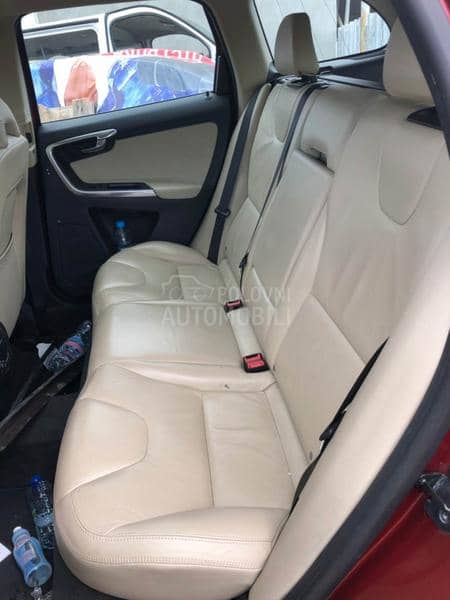 Volvo XC60 2012. god. - kompletan auto u delovima