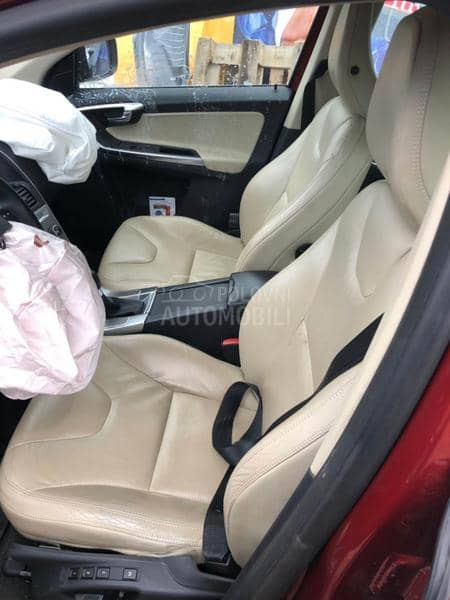 Volvo XC60 2012. god. - kompletan auto u delovima