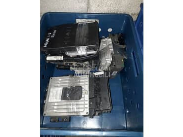 kompjuter racunar ecu za Renault Laguna od 2001. do 2007. god.
