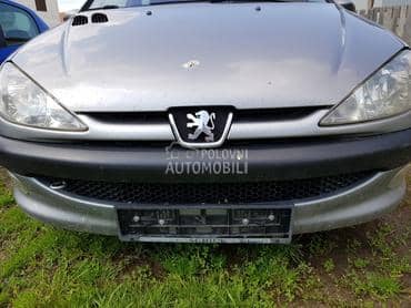 Znak prednji u masci za Peugeot 206