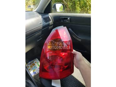 Stop svetlo desno za Nissan Primera od 2002. do 2010. god.