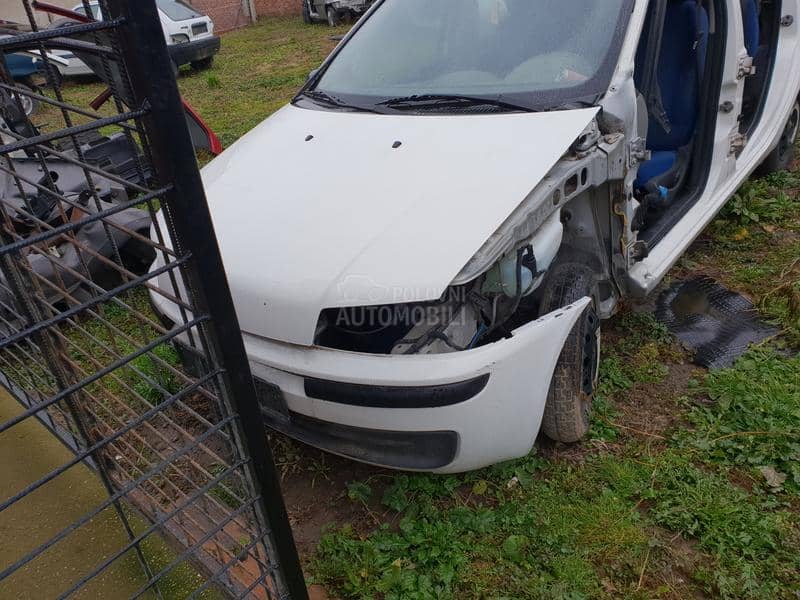Fiat Punto -  kompletan auto u delovima