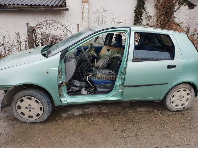 Fiat Punto -  kompletan auto u delovima