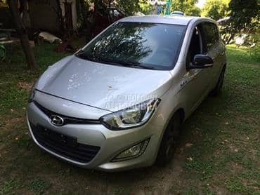 Hyundai i20 2014. god. -  kompletan auto u delovima