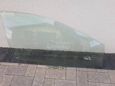 Staklo suvozackih vrata za Mazda 2 od 2009. do 2014. god.