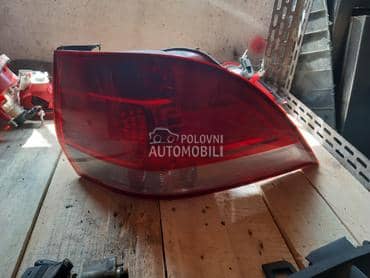 Stop svetlo desno za Volkswagen Golf 5