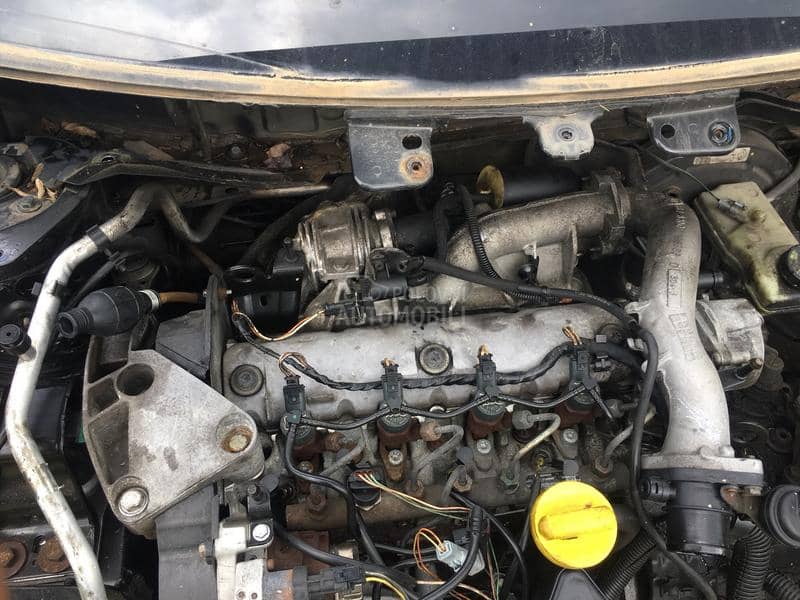 Renault Scenic -  kompletan auto u delovima