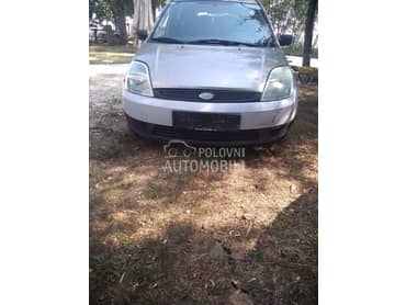 Ford Fiesta 2004. god. -  kompletan auto u delovima