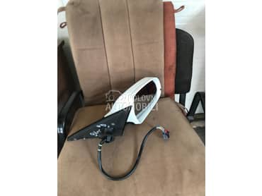 Desni retrovizor,suvozacev za Audi A4 od 2009. do 2016. god.