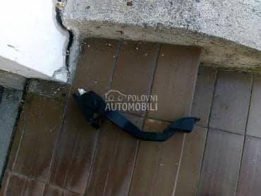 papucica gasa za Peugeot 206