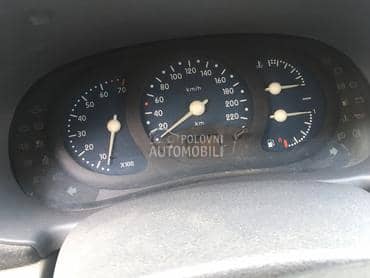 sat za Renault Clio od 1998. do 2000. god.