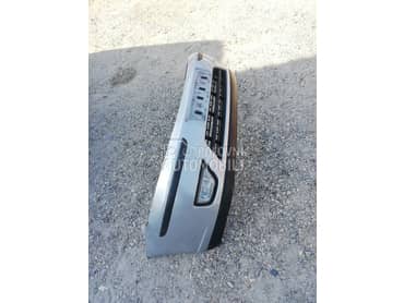 prednji branik sivi za Ford Focus od 2002. do 2004. god.