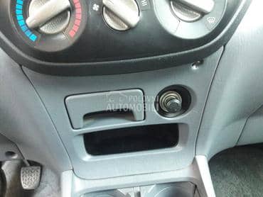 tabla sa ostavkom za Toyota RAV 4 od 2001. do 2006. god.