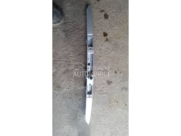 Blenda  zad. Haube za Audi A8