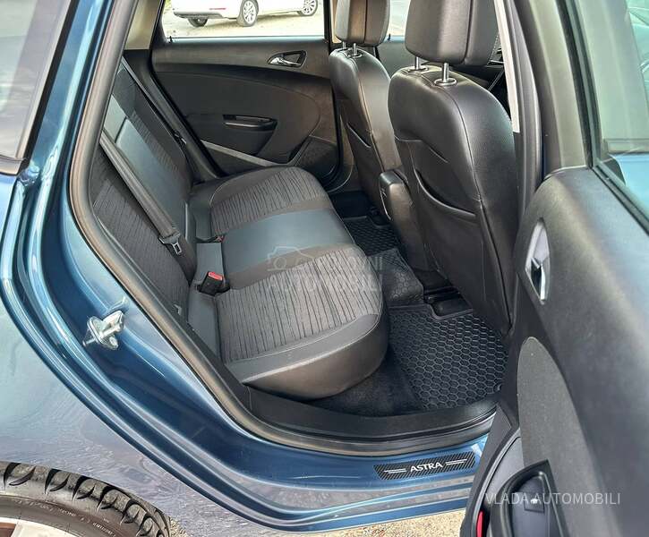 Opel Astra J 1.4 TURBO NOVA COSMO