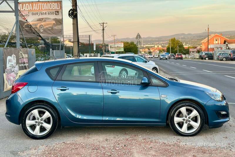 Opel Astra J 1.4 TURBO NOVA COSMO