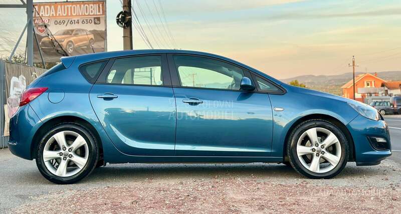 Opel Astra J 1.4 TURBO NOVA COSMO