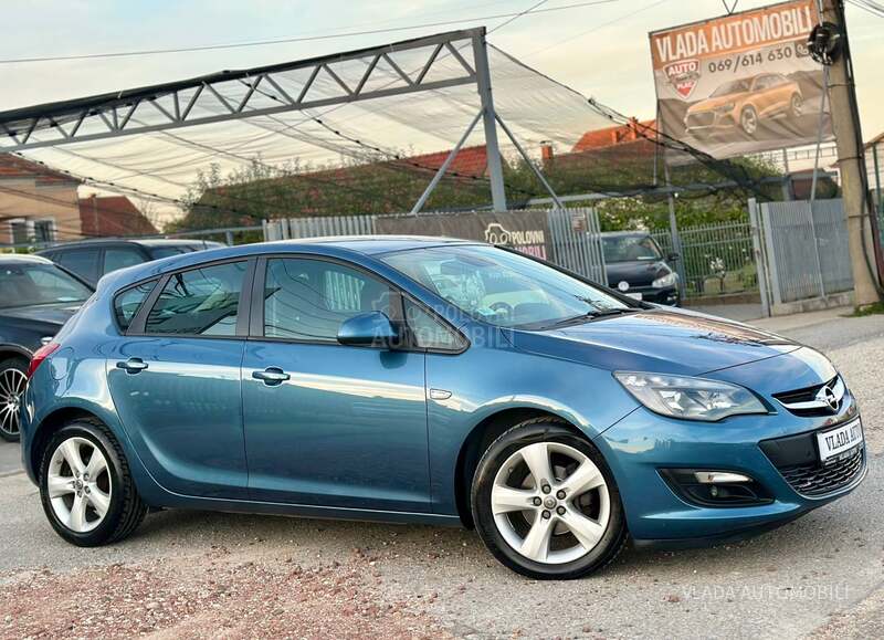 Opel Astra J 1.4 TURBO NOVA COSMO