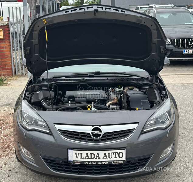 Opel Astra J 1.7 CDTI NOVA COSMO