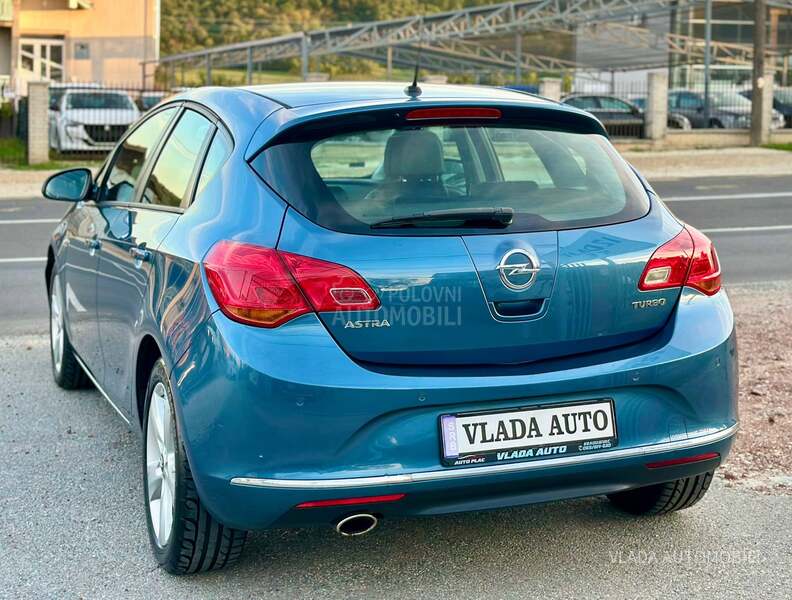 Opel Astra J 1.4 TURBO NOVA COSMO