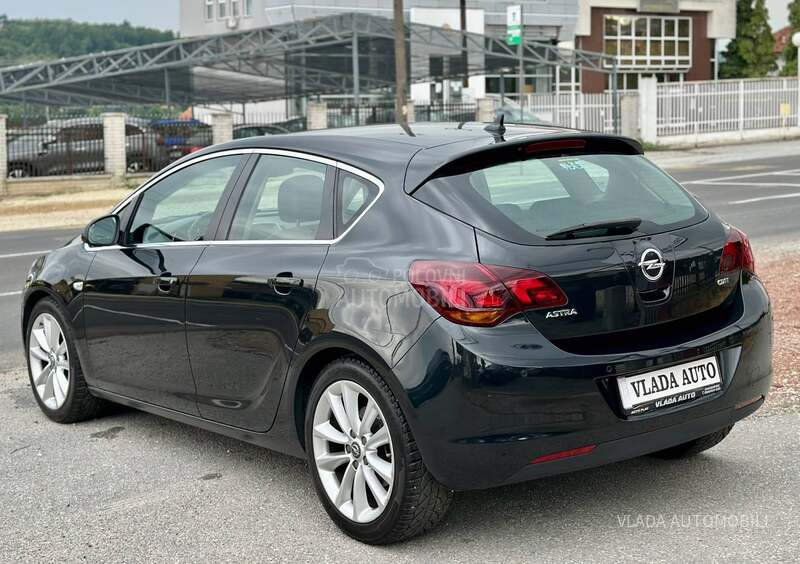 Opel Astra J 1.7CDTI NOVA COSMO
