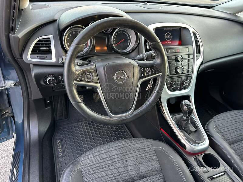 Opel Astra J 1.4 TURBO NOVA COSMO