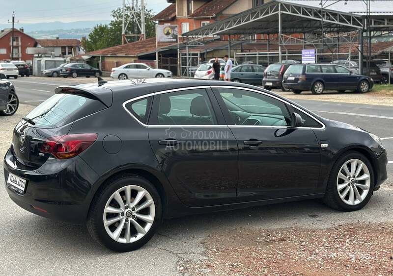 Opel Astra J 1.7CDTI NOVA COSMO