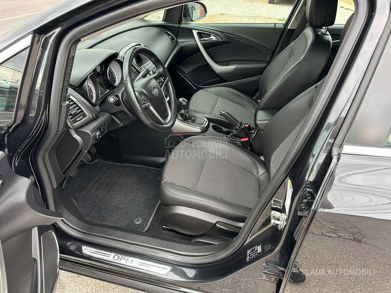 Opel Astra J 1.7CDTI NOVA COSMO